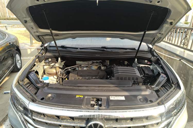 Used Volkswagen Viloran 2024 330TSI Luxury Edition Engine Bay
