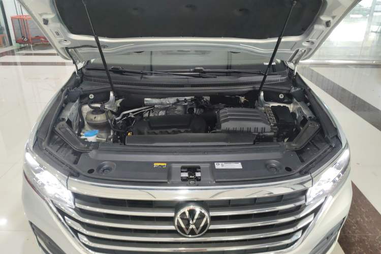 Used Volkswagen Viloran 2024 330TSI Luxury Edition Engine Bay