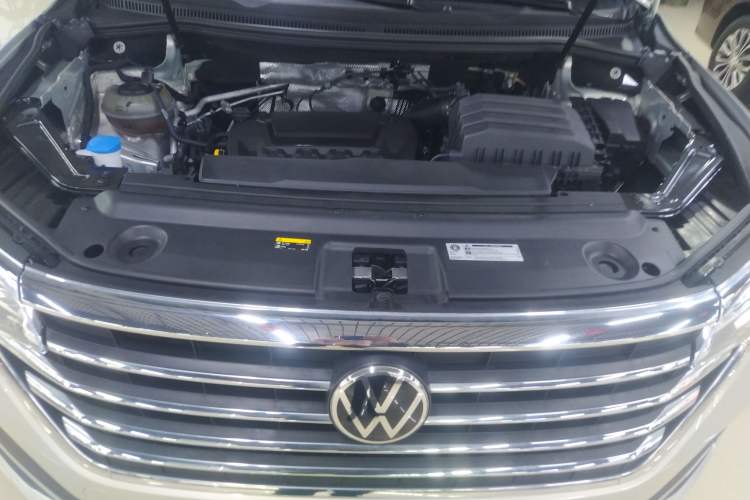 Used Volkswagen Viloran 2024 330TSI Luxury Edition Engine Bay