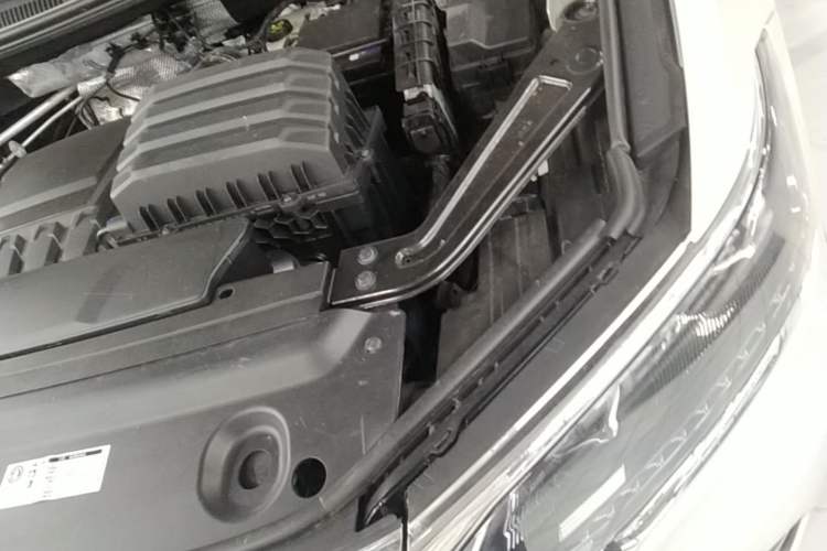 Used Volkswagen Viloran 2024 330TSI Luxury Edition Engine Bay Left