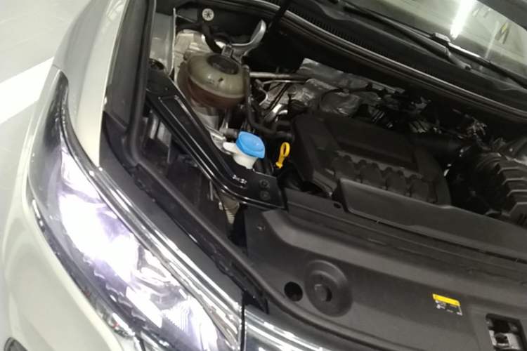 Used Volkswagen Viloran 2024 330TSI Luxury Edition Engine Bay Right