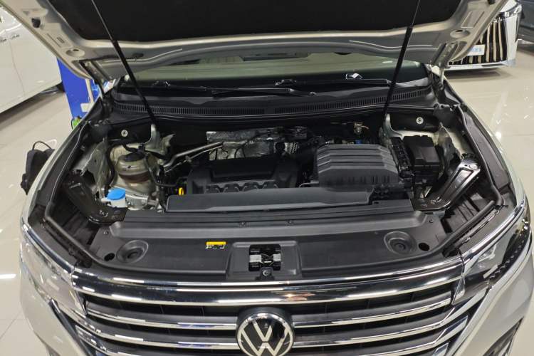 Used Volkswagen Viloran 2024 330TSI Luxury Edition Engine Bay