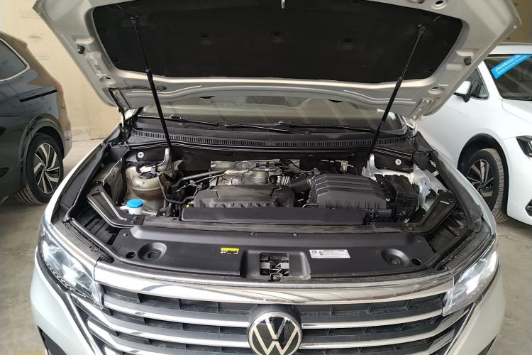 Used Volkswagen Viloran 2024 330TSI Luxury Edition Engine Bay
