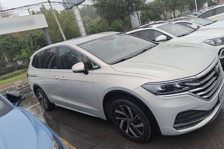 Used Volkswagen Viloran 2024 330TSI Luxury Edition Exterior 2