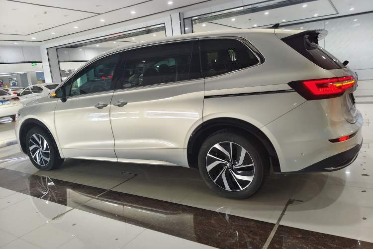 Used Volkswagen Viloran 2024 330TSI Luxury Edition Exterior 3