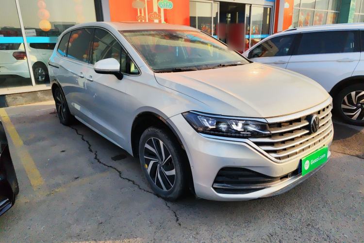 Used Volkswagen Viloran 2024 330TSI Luxury Edition Front Right 45 Deg