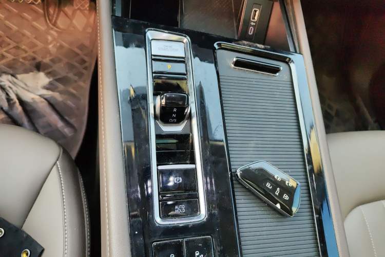 Used Volkswagen Viloran 2024 330TSI Luxury Edition Gear Lever