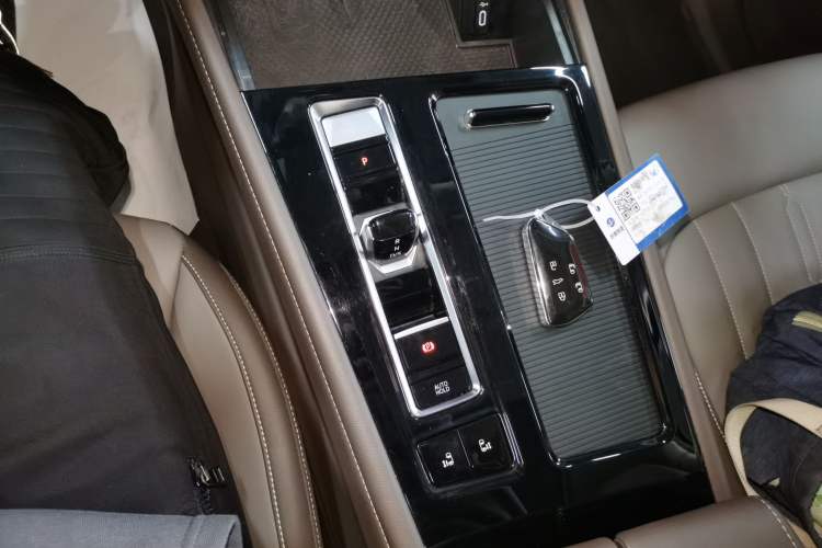 Used Volkswagen Viloran 2024 330TSI Luxury Edition Gear Lever