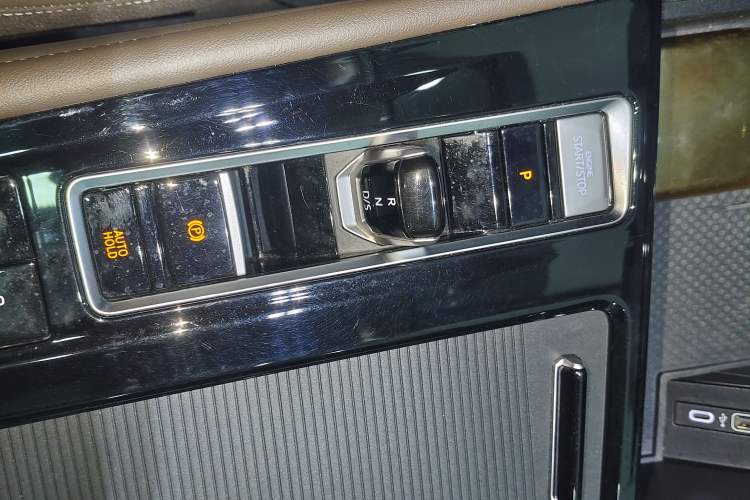 Used Volkswagen Viloran 2024 330TSI Luxury Edition Gear Lever