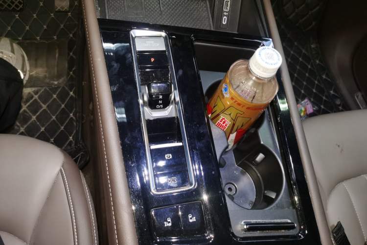 Used Volkswagen Viloran 2024 330TSI Luxury Edition Gear Lever