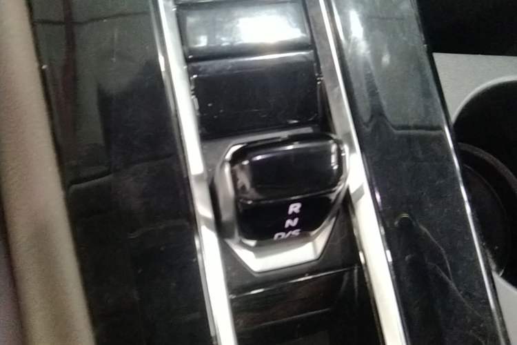 Used Volkswagen Viloran 2024 330TSI Luxury Edition Gear Lever