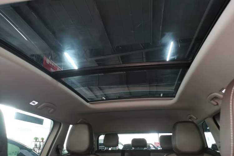 Used Volkswagen Viloran 2024 330TSI Luxury Edition Headliner