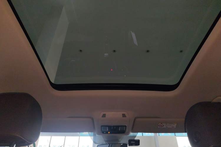 Used Volkswagen Viloran 2024 330TSI Luxury Edition Headliner