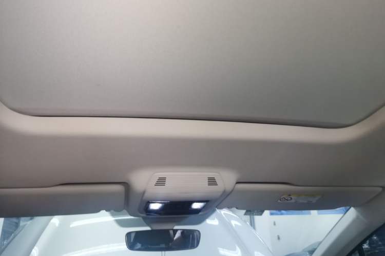 Used Volkswagen Viloran 2024 330TSI Luxury Edition Headliner