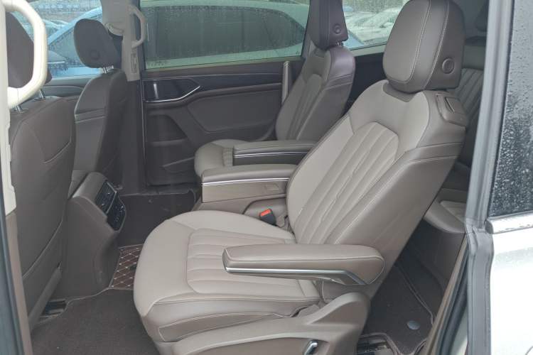 Used Volkswagen Viloran 2024 330TSI Luxury Edition Interior 1