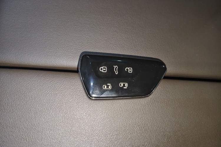 Used Volkswagen Viloran 2024 330TSI Luxury Edition Interior 1