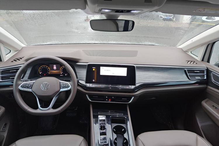 Used Volkswagen Viloran 2024 330TSI Luxury Edition Interior 3