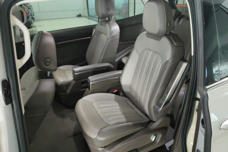 Used Volkswagen Viloran 2024 330TSI Luxury Edition Interior 4