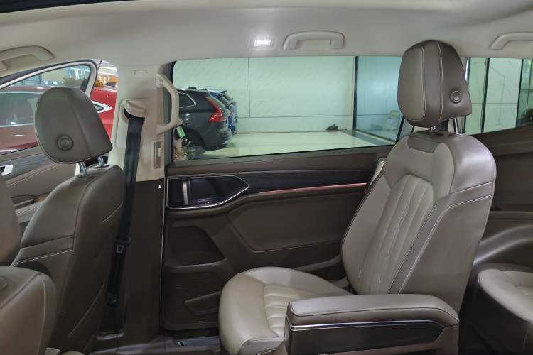 Used Volkswagen Viloran 2024 330TSI Luxury Edition Interior 6