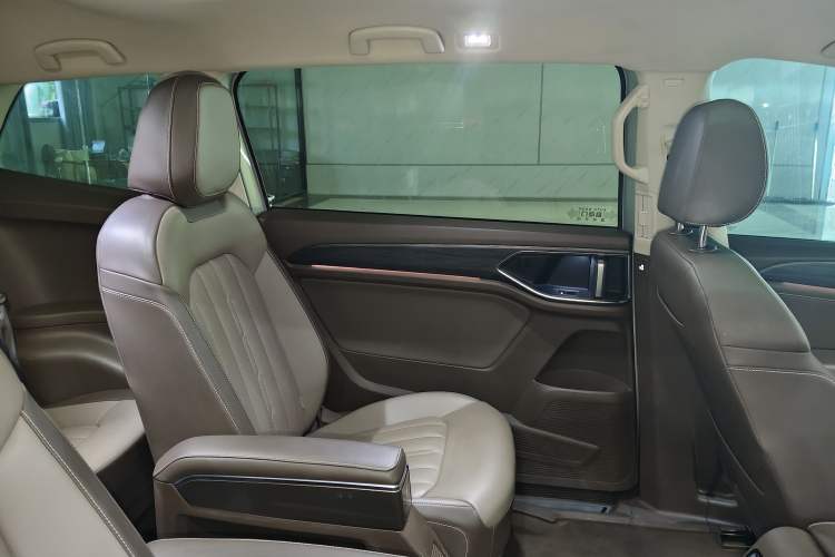 Used Volkswagen Viloran 2024 330TSI Luxury Edition Interior 8