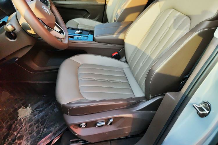 Used Volkswagen Viloran 2024 330TSI Luxury Edition Left Front Seat
