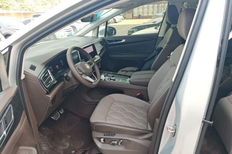 Used Volkswagen Viloran 2024 380TSI Premium Edition Left Front Seat
