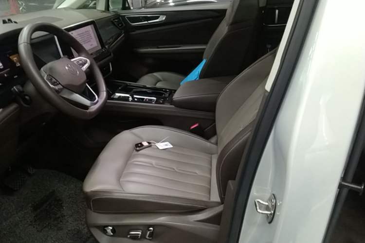 Used Volkswagen Viloran 2024 330TSI Luxury Edition Left Front Seat