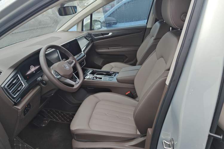 Used Volkswagen Viloran 2024 330TSI Luxury Edition Left Front Seat