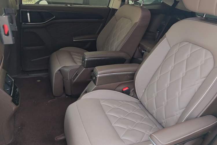 Used Volkswagen Viloran 2024 380TSI Premium Edition Left Rear Seat