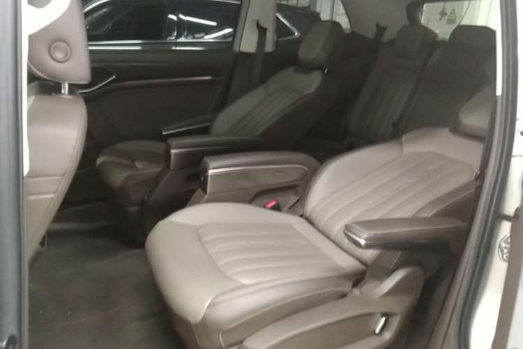 Used Volkswagen Viloran 2024 330TSI Luxury Edition Left Rear Seat