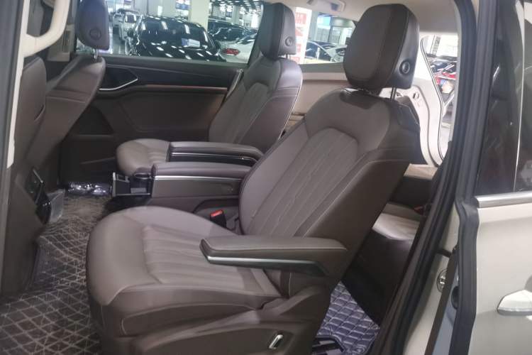 Used Volkswagen Viloran 2024 330TSI Luxury Edition Left Rear Seat