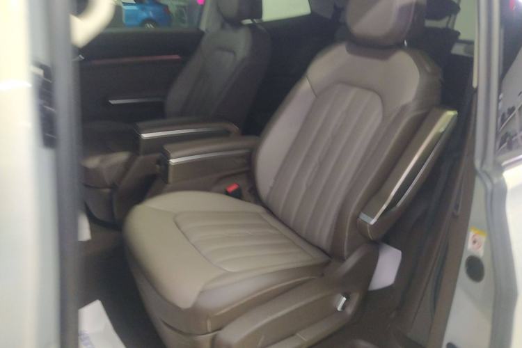 Used Volkswagen Viloran 2024 330TSI Luxury Edition Left Rear Seat
