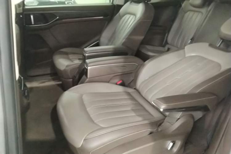 Used Volkswagen Viloran 2024 330TSI Luxury Edition Left Rear Seat