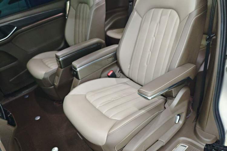 Used Volkswagen Viloran 2024 330TSI Luxury Edition Left Rear Seat