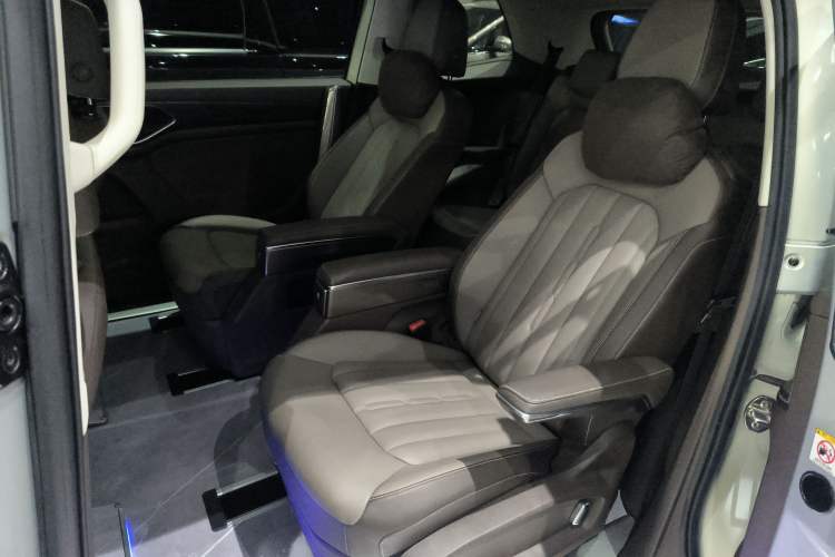 Used Volkswagen Viloran 2024 330TSI Luxury Edition Left Rear Seat