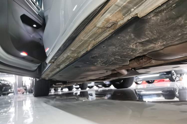 Used Volkswagen Viloran 2024 330TSI Luxury Edition Left Side Sill