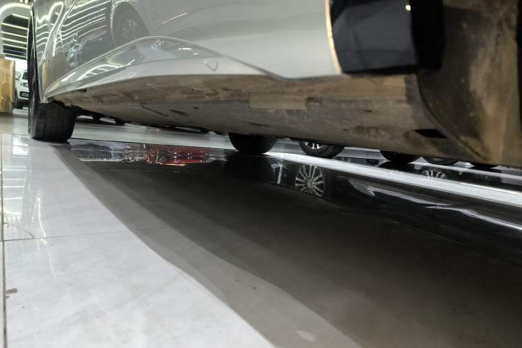 Used Volkswagen Viloran 2024 330TSI Luxury Edition Left Side Sill