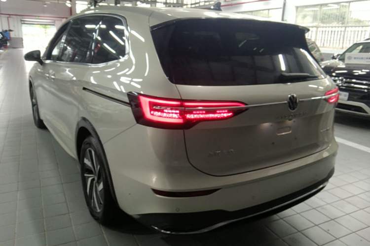 Used Volkswagen Viloran 2024 330TSI Luxury Edition Rear Left 45 Deg
