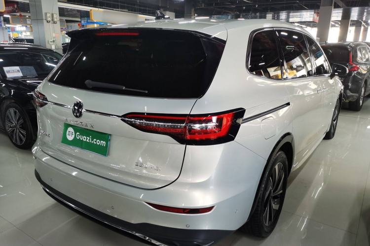 Used Volkswagen Viloran 2024 330TSI Luxury Edition Rear Right 45 Deg
