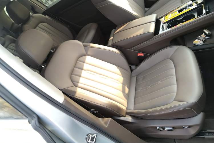 Used Volkswagen Viloran 2024 330TSI Luxury Edition Right Front Seat