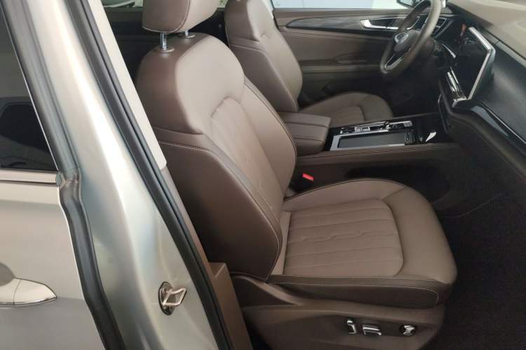 Used Volkswagen Viloran 2024 330TSI Luxury Edition Right Front Seat