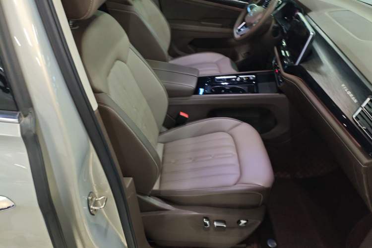 Used Volkswagen Viloran 2024 330TSI Luxury Edition Right Front Seat