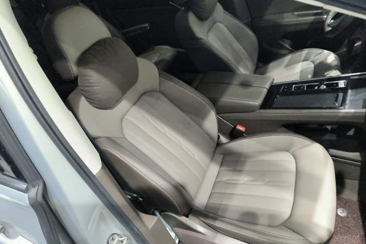 Used Volkswagen Viloran 2024 330TSI Luxury Edition Right Front Seat