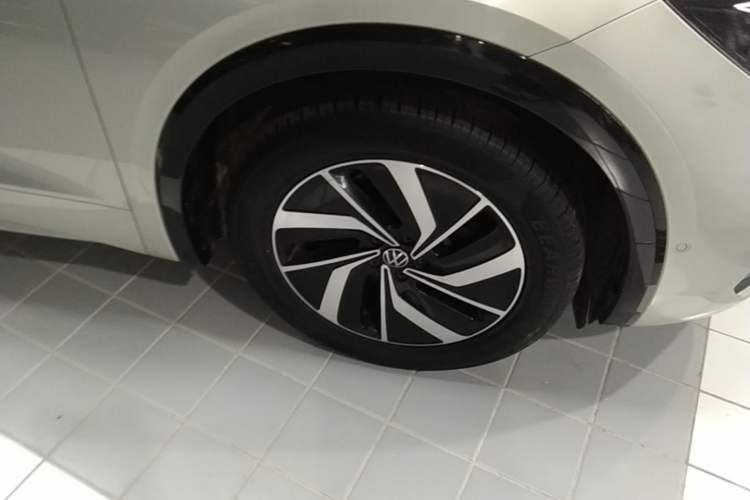 Used Volkswagen Viloran 2024 330TSI Luxury Edition Right Front Wheel Hub