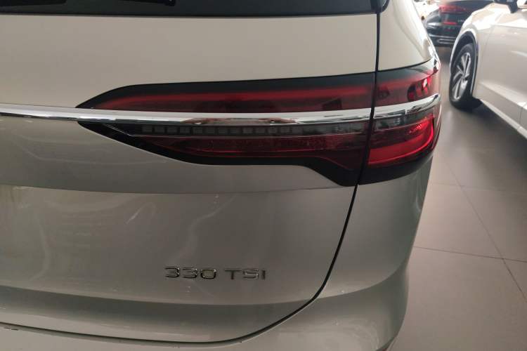 Used Volkswagen Viloran 2024 330TSI Luxury Edition Right Rear Taillight