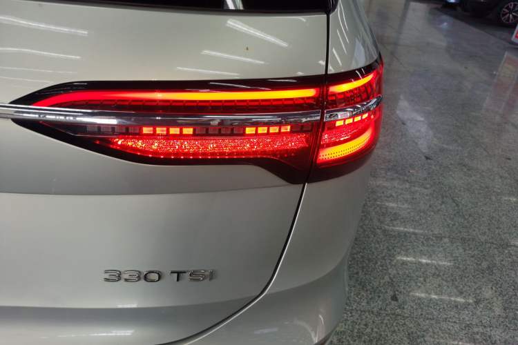 Used Volkswagen Viloran 2024 330TSI Luxury Edition Right Rear Taillight