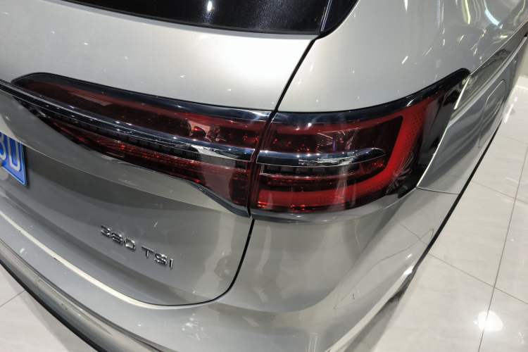 Used Volkswagen Viloran 2024 330TSI Luxury Edition Right Rear Taillight