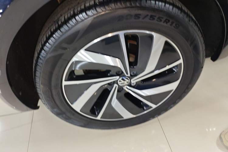 Used Volkswagen Viloran 2024 330TSI Luxury Edition Right Rear Wheel Hub