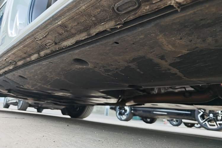 Used Volkswagen Viloran 2024 380TSI Premium Edition Right Side Sill