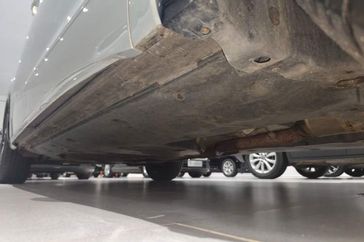 Used Volkswagen Viloran 2024 330TSI Luxury Edition Right Side Sill